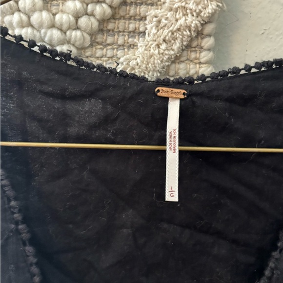Free people large black v neck mini dress fits like a medium - Picture 2 of 2